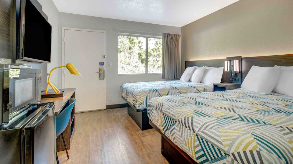 Beautiful Room With Queen Bed Beautiful Room With Queen Bed